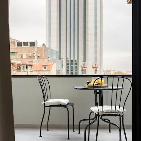 Sunny 2br Flat - Location - Charming Balcony Apartman Bukarest