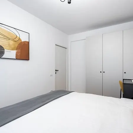 Sunny 2br Flat - Location - Charming Balcony Bukarest