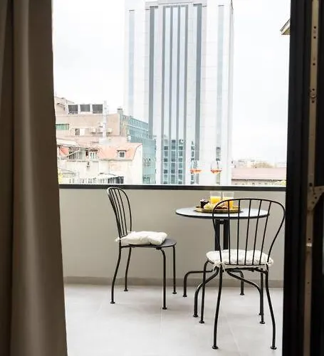 Sunny 2br Flat - Location - Charming Balcony