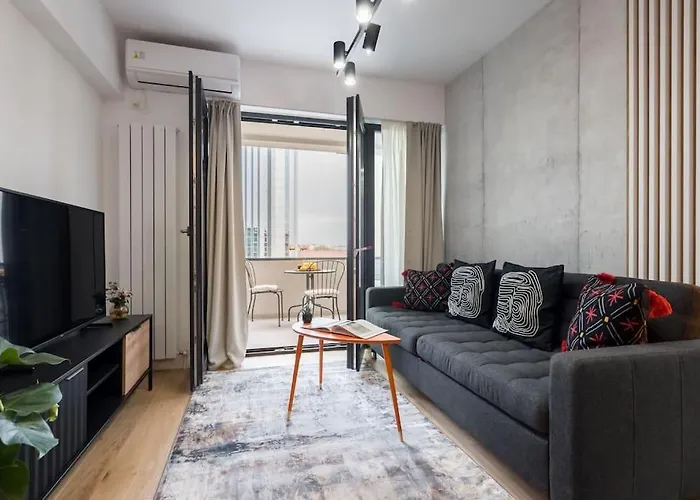 Sunny 2br Flat - Location - Charming Balcony Apartament