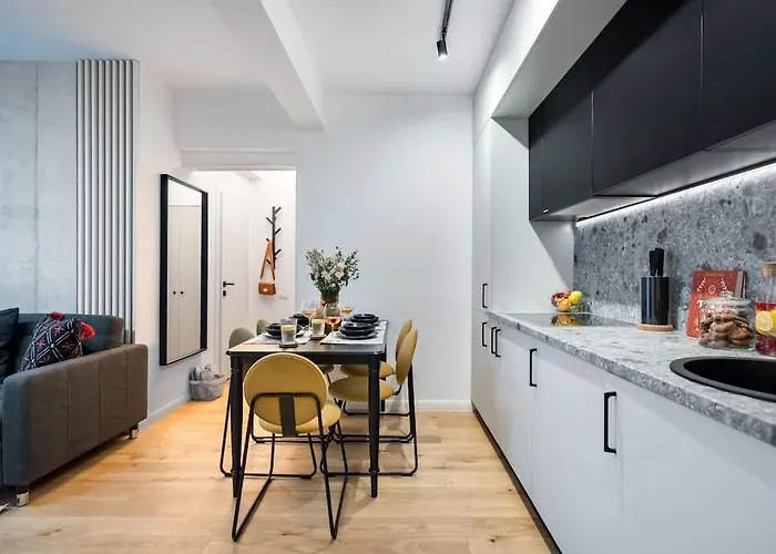 Sunny 2br Flat - Location - Charming Balcony Apartament