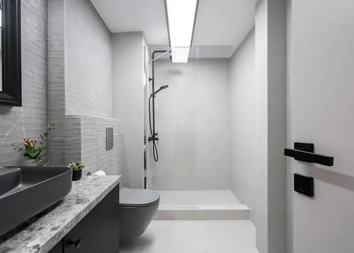 Sunny 2br Flat - Location - Charming Balcony Apartament