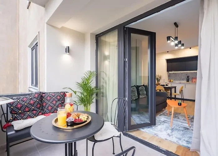 Sunny 2br Flat - Location - Charming Balcony Apartament *