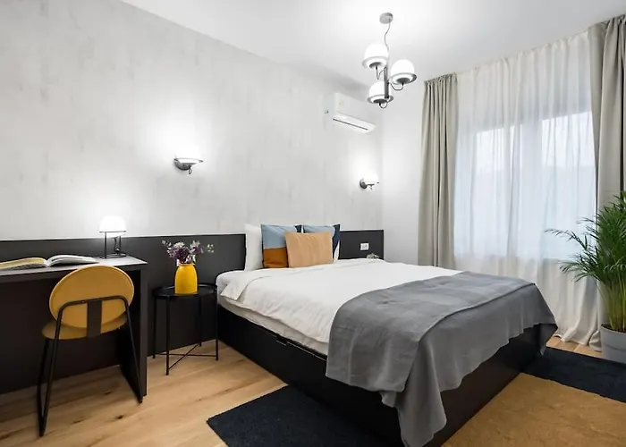 Sunny 2br Flat - Location - Charming Balcony Apartament