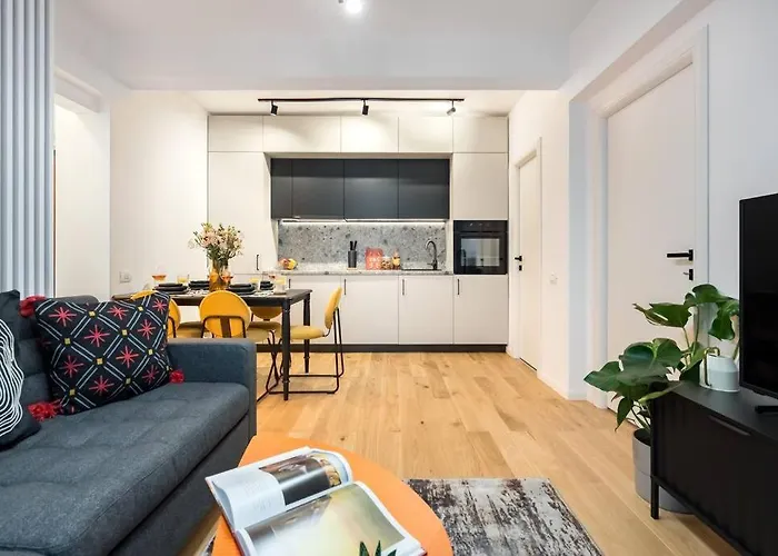 Sunny 2br Flat - Location - Charming Balcony *