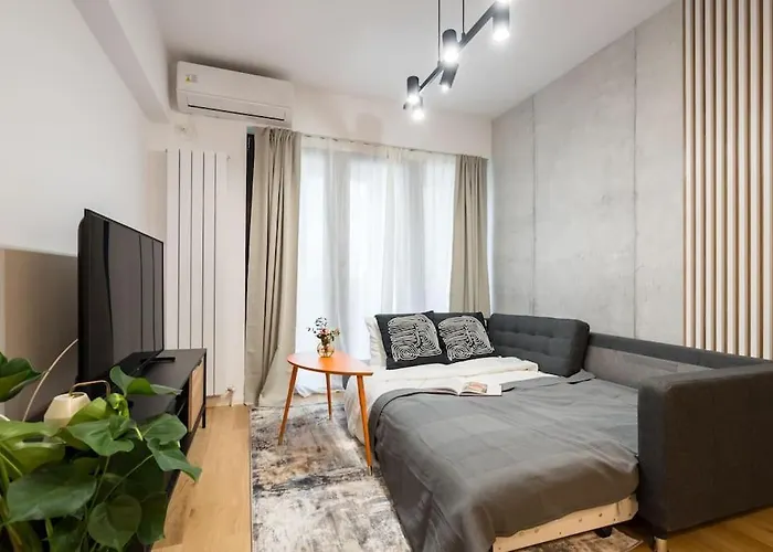 Sunny 2br Flat - Location - Charming Balcony