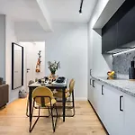 Sunny 2br Flat - Location - Charming Balcony Apartman