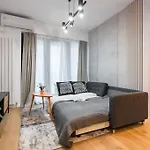 Sunny 2br Flat - Location - Charming Balcony Apartman Bukarest