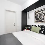 Sunny 2br Flat - Location - Charming Balcony شقة