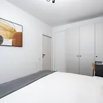 Sunny 2br Flat - Location - Charming Balcony Bukarest