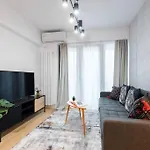 Lejlighed Sunny 2br Flat - Location - Charming Balcony Bukarest