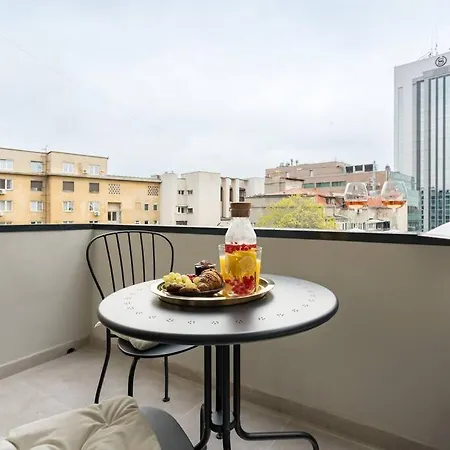 Sunny 2br Flat - Location - Charming Balcony Apartment *