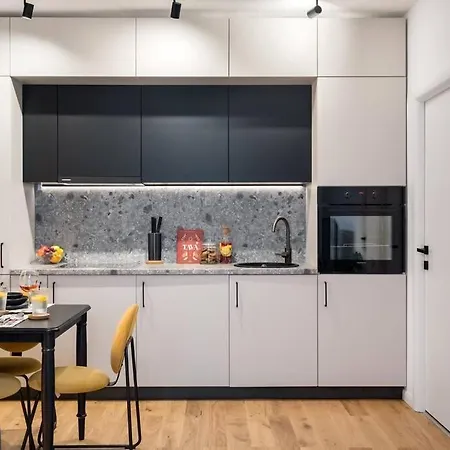 Sunny 2br Flat - Location - Charming Balcony Appartement Boekarest