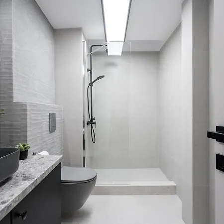 Sunny 2br Flat - Location - Charming Balcony Apartamento