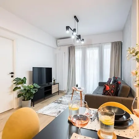 Sunny 2br Flat - Location - Charming Balcony *