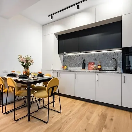 Appartement Sunny 2br Flat - Location - Charming Balcony Boekarest