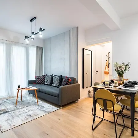 Sunny 2br Flat - Location - Charming Balcony