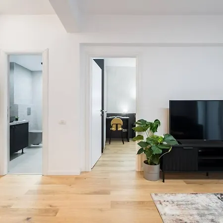 Sunny 2br Flat - Location - Charming Balcony * Bucarest