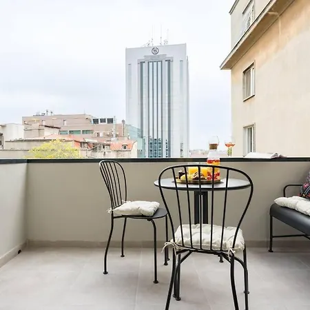 Sunny 2br Flat - Location - Charming Balcony