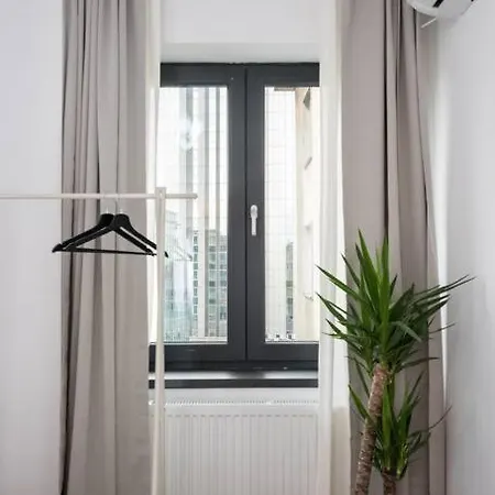 Sunny 2br Flat - Location - Charming Balcony *