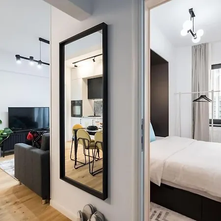 Sunny 2br Flat - Location - Charming Balcony Apartment *