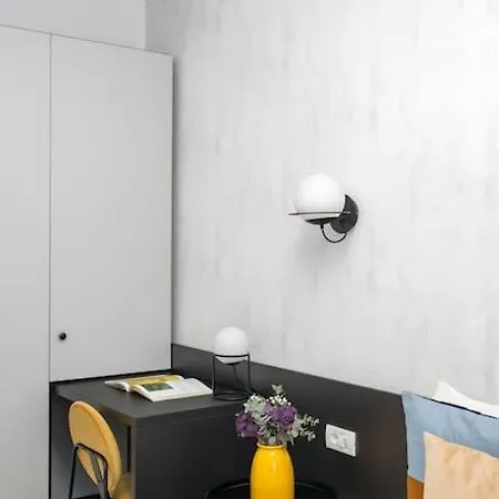 Sunny 2br Flat - Location - Charming Balcony Boekarest