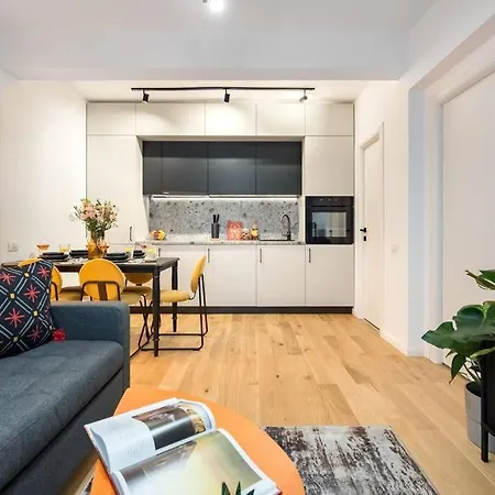 Sunny 2br Flat - Location - Charming Balcony *