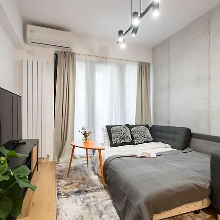 Sunny 2br Flat - Location - Charming Balcony