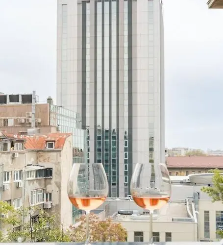 Sunny 2br Flat - Location - Charming Balcony Apartment