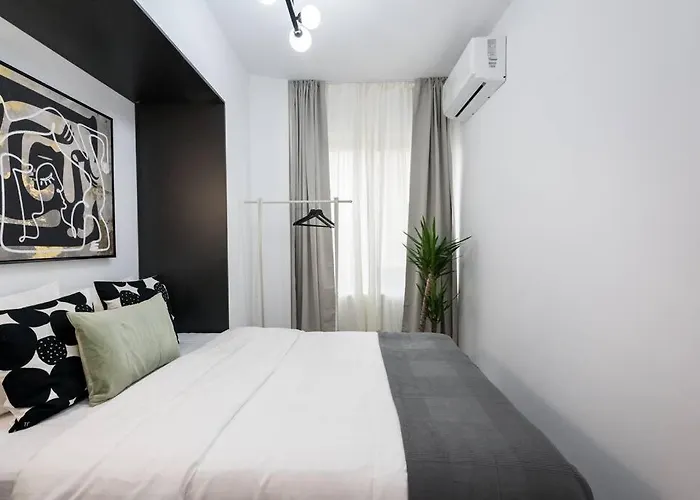 דירה Sunny 2br Flat - Location - Charming Balcony *