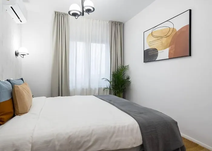 Sunny 2br Flat - Location - Charming Balcony Apartment *