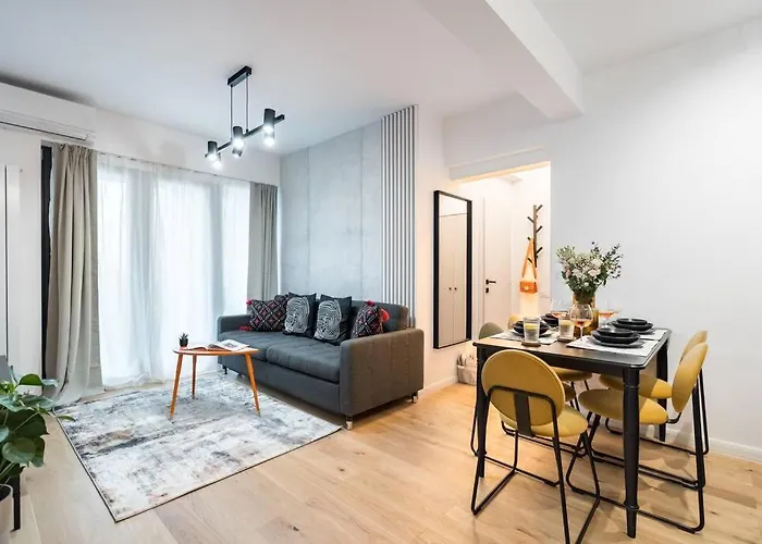 Sunny 2br Flat - Location - Charming Balcony