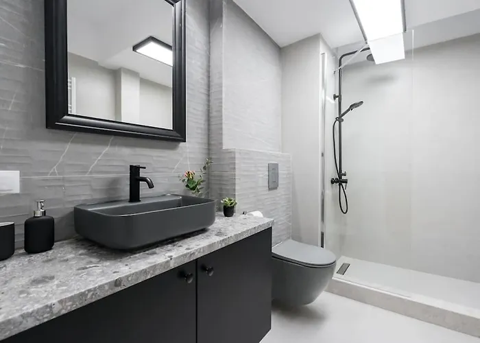 Sunny 2br Flat - Location - Charming Balcony