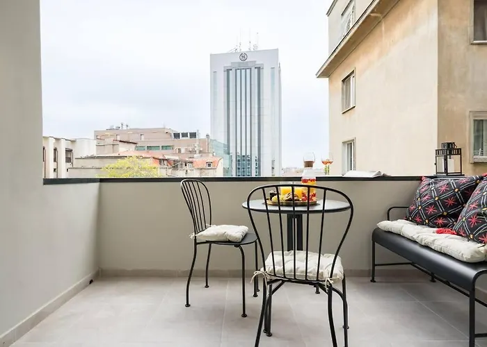 Sunny 2br Flat - Location - Charming Balcony