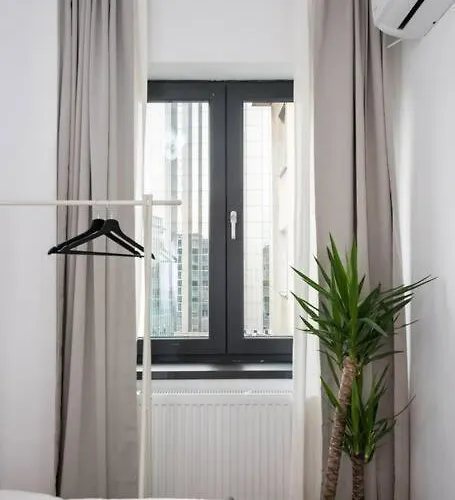 Sunny 2br Flat - Location - Charming Balcony *