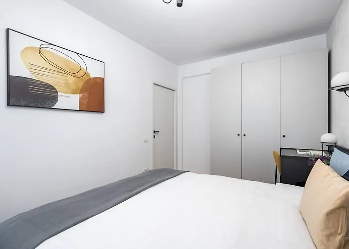 Sunny 2br Flat - Location - Charming Balcony Bukarest