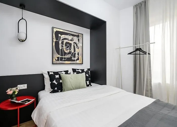 Sunny 2br Flat - Location - Charming Balcony