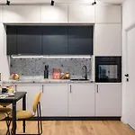 Sunny 2br Flat - Location - Charming Balcony شقة بوخارست