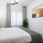 Sunny 2br Flat - Location - Charming Balcony شقة *