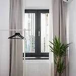 Sunny 2br Flat - Location - Charming Balcony *