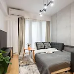 Sunny 2br Flat - Location - Charming Balcony
