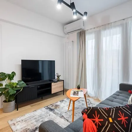 Sunny 2br Flat - Location - Charming Balcony بوخارست